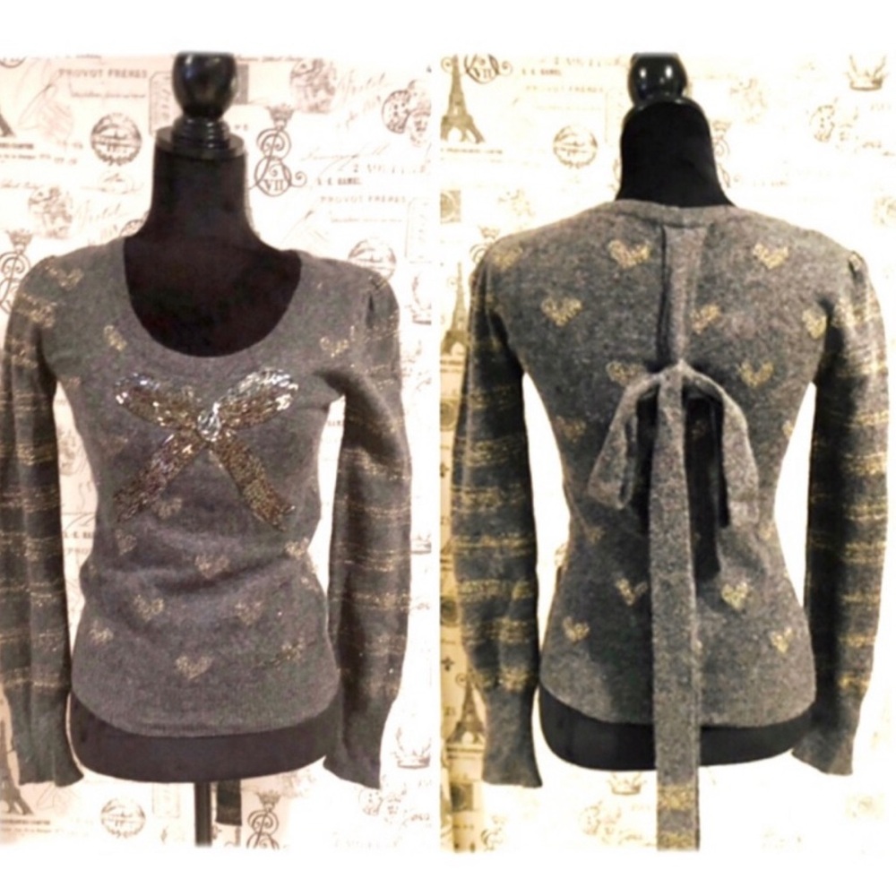Large 10 FEET DESIGNER GORGEOUS DETAIL GRAY SWEATER W/ GOLD HEARTS - Picture 2 of 9